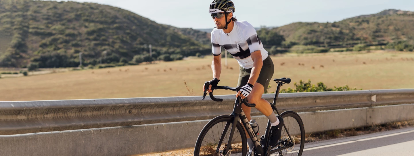 Titelseite -Günstiges Kleidung Geschäft 42